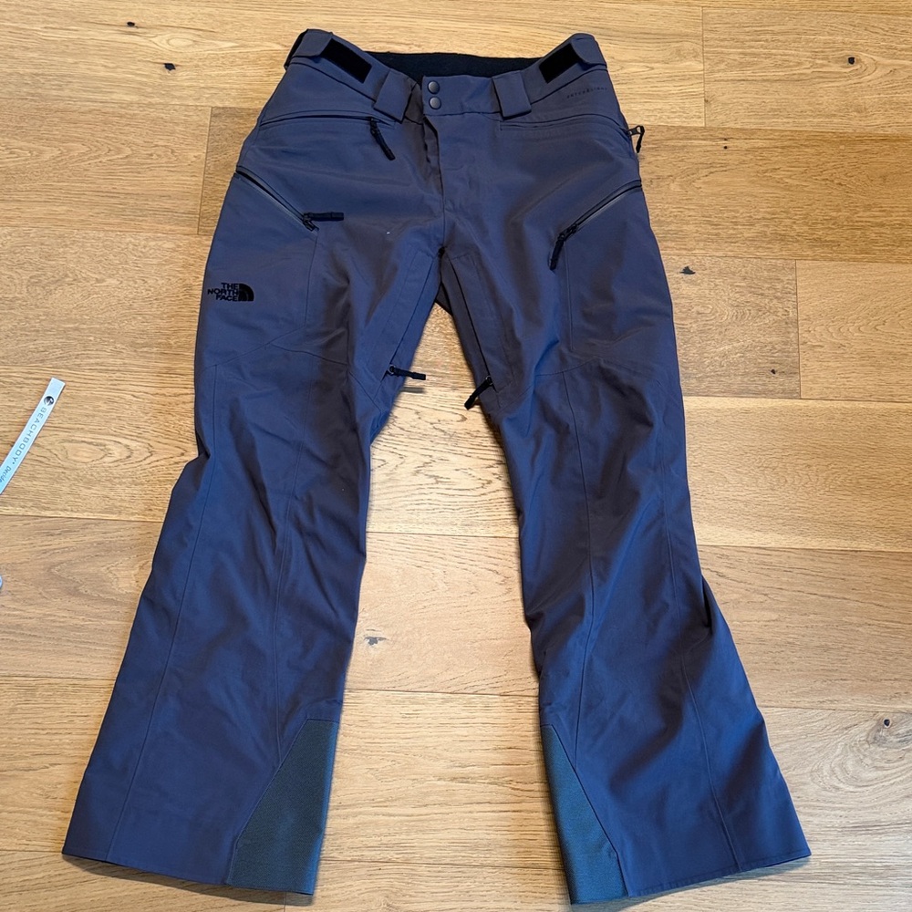 The North Face ski and snowboard pants- women’s size medium - FUTURELIGHT.